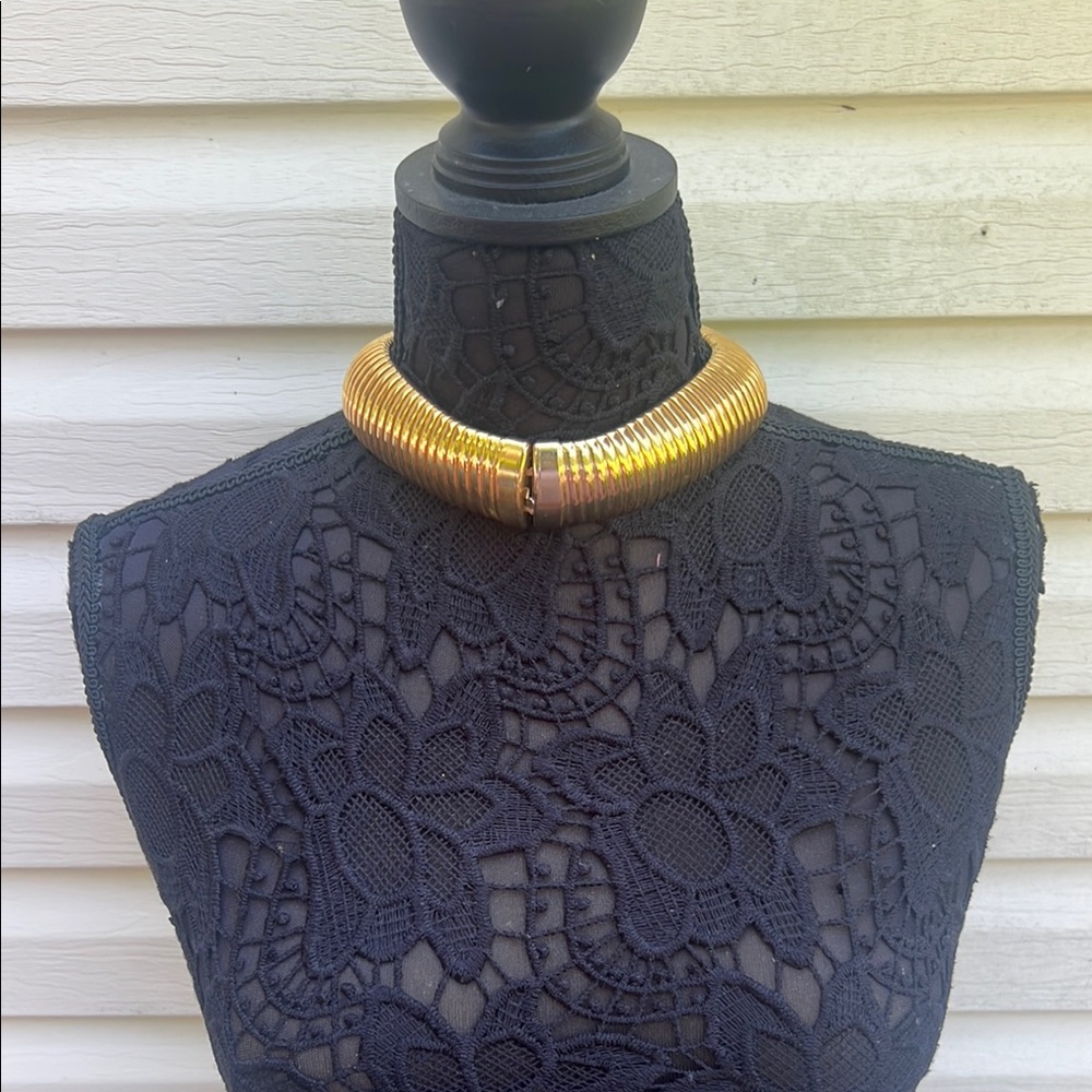 Vintage Gold Coil Necklace - Picture 2 of 3